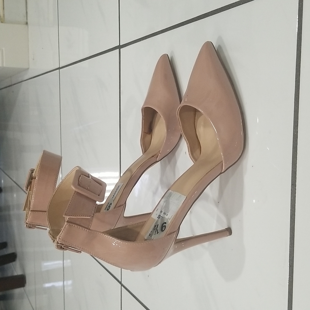 Beige Steve Madden heels